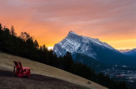 Premium Photo | Sunrise view of mount rundle in banff national park