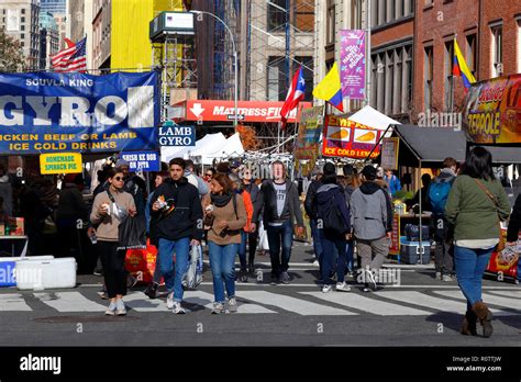 Crowd new york hi-res stock photography and images - Alamy