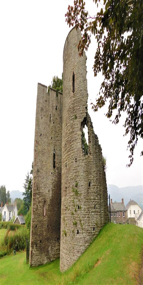 Crickhowell Castle | castle-finders.co.uk