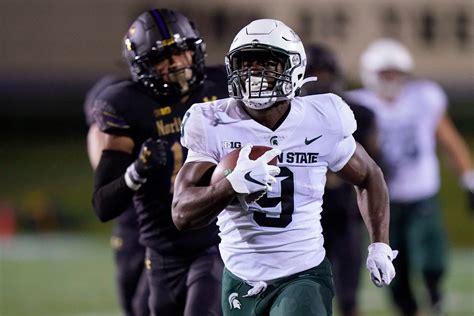 Kenneth Walker III shatters expectations in Michigan State debut