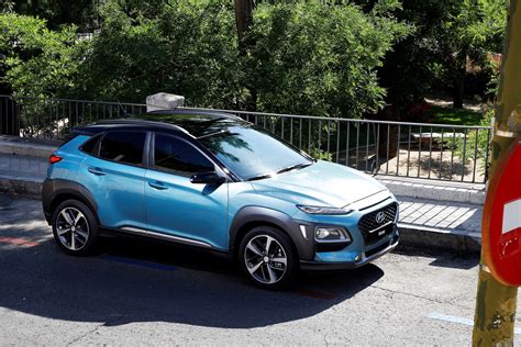 Hyundai Kona small SUV revealed, with electric version to come