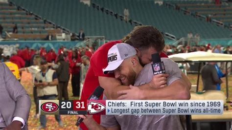 Jason Kelce crashes brother Travis' postgame interview