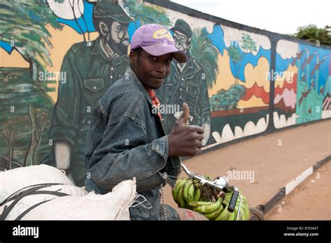 mural depicting the civil war, Chimoio, Mozambique Stock Photo - Alamy