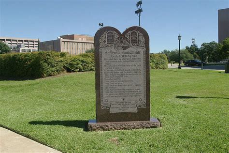 New bill: Texas schools would display Ten Commandments in classrooms