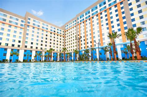 Universal Orlando gives first look at Endless Summer Resort: Dockside Inn and Suites