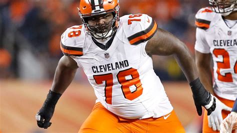 Browns re-sign tackle Greg Robinson to 1-year deal