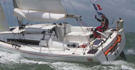 10 Best Sailboats for Solo Sailing (One Person) | Life of Sailing