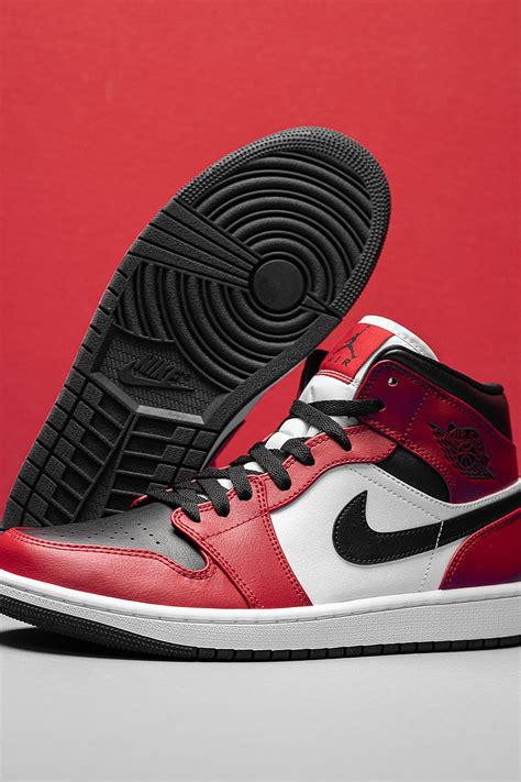 Air Jordan 1 Mid, jordan 1 chicago HD phone wallpaper | Pxfuel