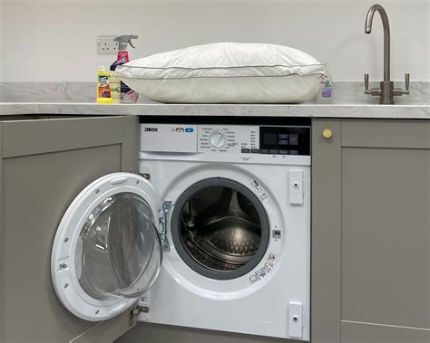 Can you wash pillows in the washing machine? The experts weigh in ...