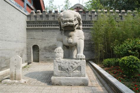Chinese-Style Lion Statue Free Stock Photo - Public Domain Pictures