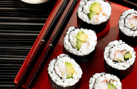 Avocado and prawn sushi rolls | Japanese Recipes | GoodtoKnow