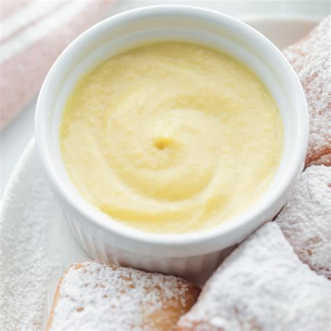 Vanilla Crème Anglaise {Creamy Dipping Sauce} | Lil' Luna