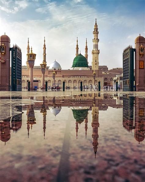 an image of a mosque in the middle of the day with its reflection on the water