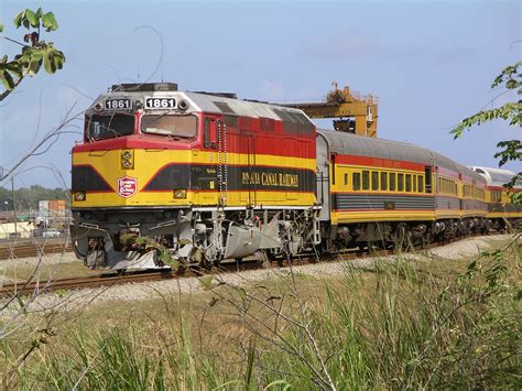 File:Panama Canal Railway - Passenger Train.JPG