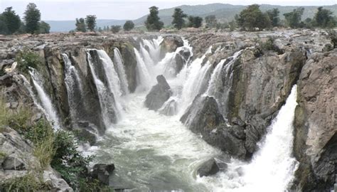 Top Most Famous Waterfalls in Tamil Nadu