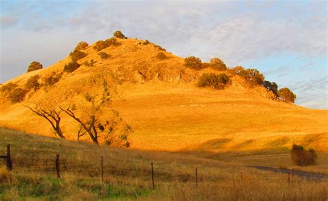 Adventures of a Vagabond Volunteer: Meet the Sutter Buttes