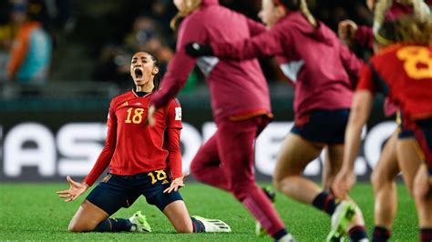 ‘Let’s keep going’: Emotion flows as Spain reaches its first ever Women’s World Cup final | CNN