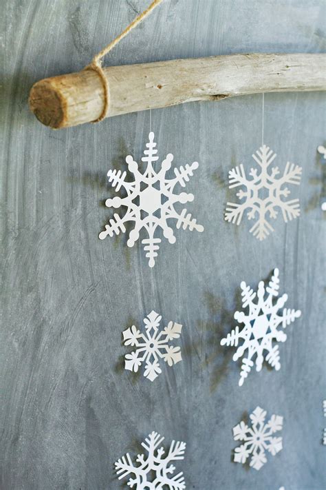 Simple Snowflake Wall Hanging Winter Decor | Snowflakes wall decor, Diy ...