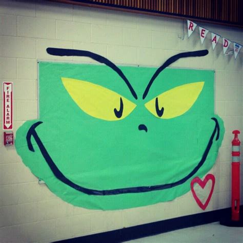 Grinch Face Bulletin Board~ For Dr. Seuss Day! | Professional face paint, Face painting, Seuss