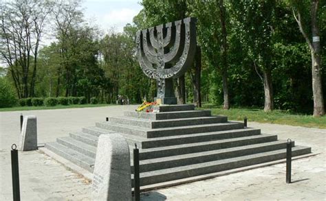 Russian oligarchs push Babi Yar Holocaust Memorial project which ...