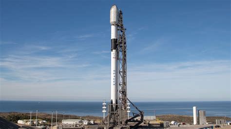 SpaceX to Launch First Cellular Starlink Satellites As Soon As Today