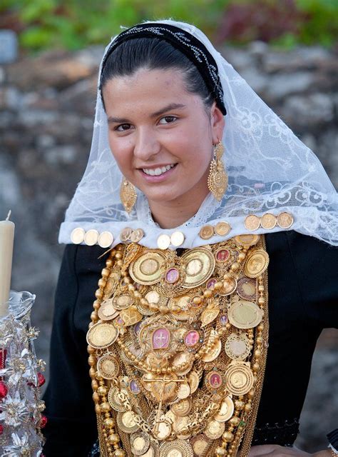 Bride from Santa Marta de Portuzelo - Portugal - traditional costume ...