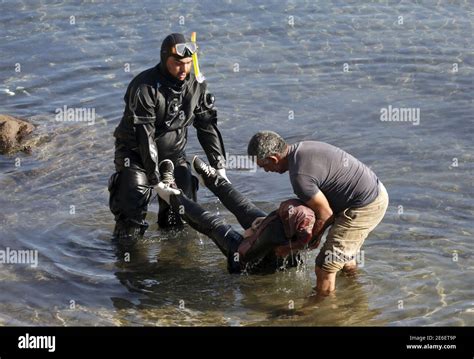 Drowned corpse hi-res stock photography and images - Alamy