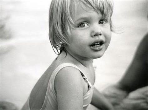 35 Adorable Angelina Jolie's Childhood Photos From the 1970s and Early ...