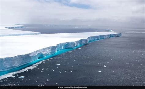 World's Largest Iceberg Escapes Antarctica, Heading Towards Open Ocean