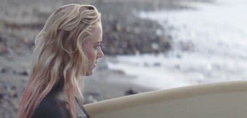 Maika Monroe in Trailer for 'The Tribes of Palos Verdes' Surfer Drama ...