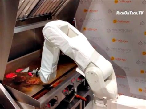 WATCH: Burger-Flipping Robot Mans Grill at California Fast Food Chain ...