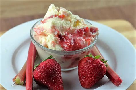 Strawberry Rhubarb Custard Ice Cream Recipe - Cully's Kitchen