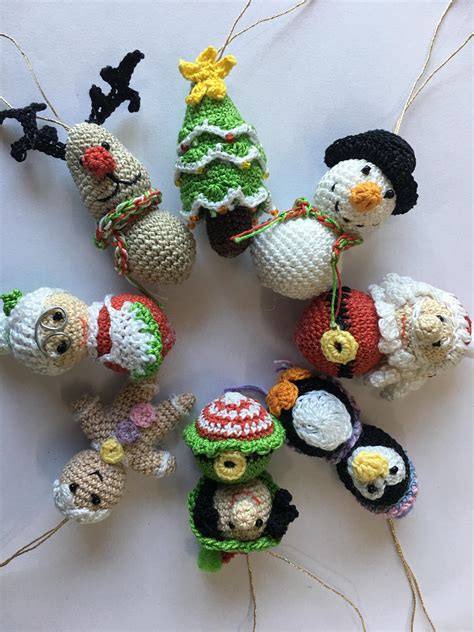 Mini Christmas Ornaments : r/crochet