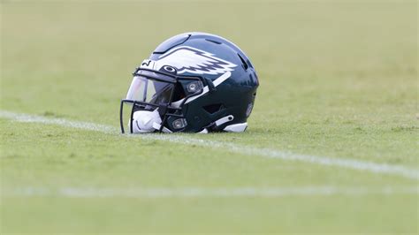 NFL World Reacts To Eagles' Significant Injury News - The Spun