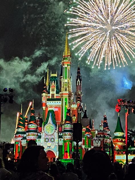 Complete Guide to Magic Kingdom Parades and Fireworks (Best Views, - WDW Prep School