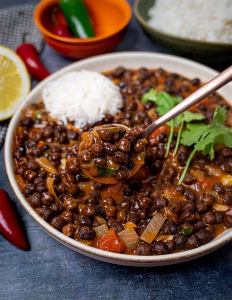 Kala Chana Masala (Black Chickpea Curry) – Skinny Spatula