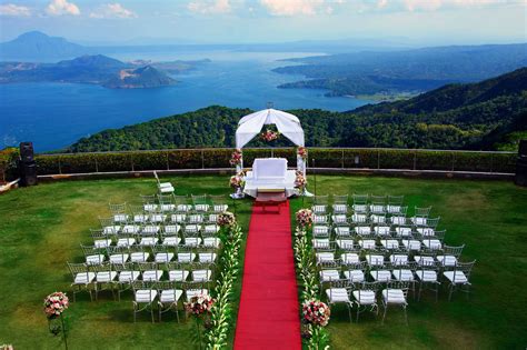 Elegant outdoor wedding events The Lake Hotel Tagaytay - Primo Venues