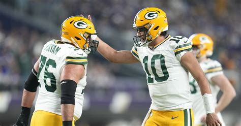 Packers' Love makes postseason debut as Cowboys ride home win streak