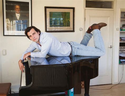 Thierry Baudet kan vanaf nu piano spelen in de Kamer | Foto | AD.nl