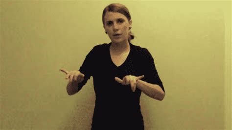 Woman Performs Eminem's 'Lose Yourself' In Sign Language [Video] - Social News Daily