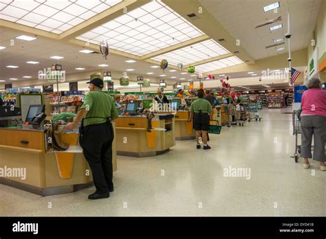 Florida Englewood Publix supermarket grocery store checkout cashier Stock Photo: 68515367 - Alamy