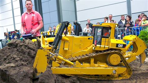 XXXL 180KG!! RC MODEL CAT CATERPILLAR DOZER IN ACTION!! *CAT D11T RC HYDRAULIC DOZER - YouTube