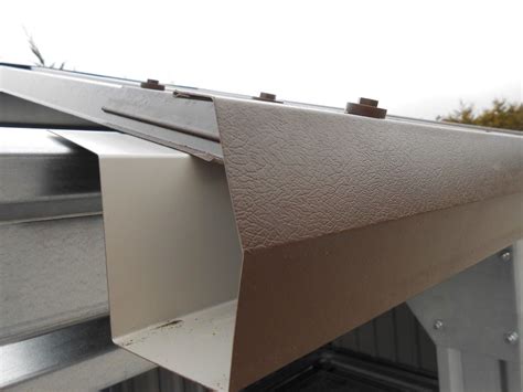 Gusclad Highline gutter - self-hang: fits under metal roof sheeting (box profile). | Huis ...