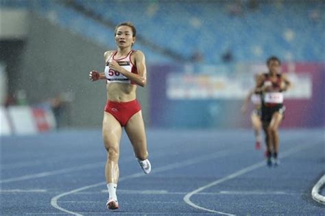 Runner Oanh sets personal best at world championship