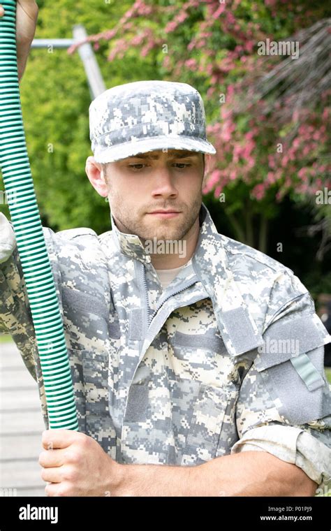 Muscular military man in military fatigues at bootcamp trains on obstacle course Stock Photo - Alamy