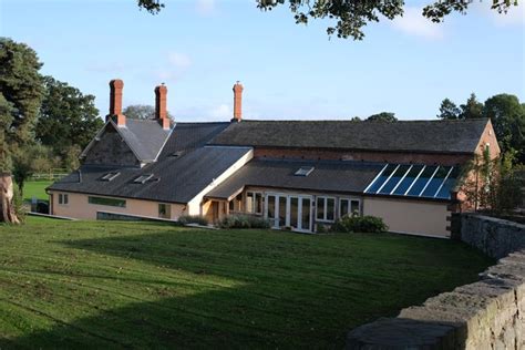 Modern farmhouse © Bob Harvey cc-by-sa/2.0 :: Geograph Britain and Ireland