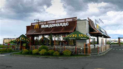 Contemporary McDonald`s Exterior. Editorial Stock Image - Image of fastfood, brand: 94883174