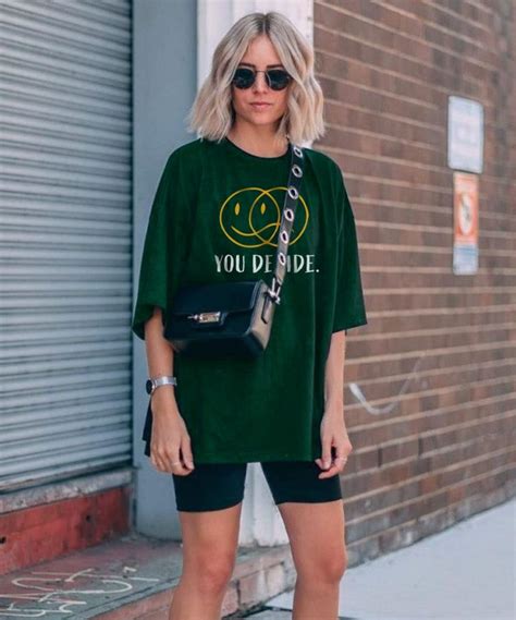 How to Wear Oversized T shirts in Different Ways - Beyoung Blog