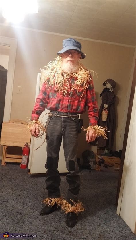 Scarecrow Men's Halloween Costume | No-Sew DIY Costumes