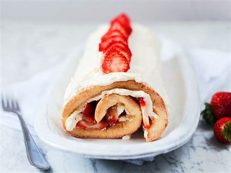 Strawberry swiss roll - Bing Chef - The Art of Cooking